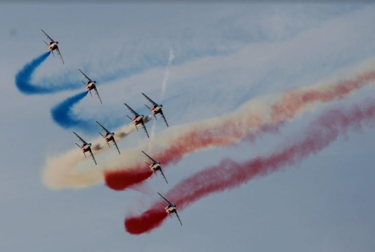 Ραφάλ – Patrouille de France – Αποχαιρετισμός… από αέρος στα χρώματα της Ελλάδας