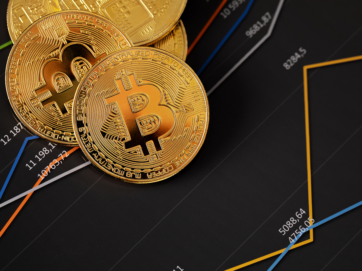 Bitcoin – Σε υψηλό δύο εβδομάδων πάνω από τα 51.000 δολάρια