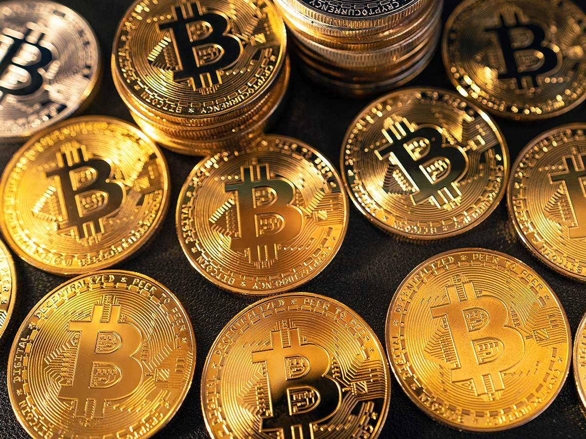 Bitcoin – Εμμένουν οι πιέσεις στο ψηφιακό νόμισμα που καταγράφει τον χειρότερο μήνα από τον περασμένο Μάιο