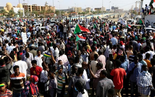 Σουδάν – Μεγάλες διαδηλώσεις κατά του πραξικοπήματος – 2 νεκροί και δεκάδες τραυματίες