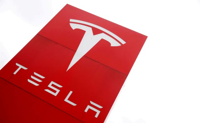 Tesla – Με νέο άλμα της μετοχής της ξεκίνησε η χρονιά στον απόηχο του ρεκόρ σε παραδόσεις οχημάτων