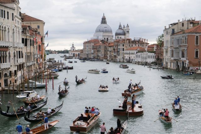Οι Ιταλοί αγωνίζονται ενάντια στον μαζικό τουρισμό