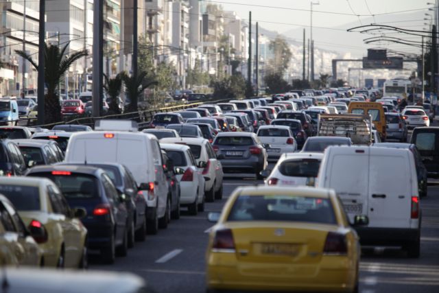 Αποκαταστάθηκε η κυκλοφορία στον Κηφισό, που είχε διακοπεί λόγω διαρροής πετρελαίου