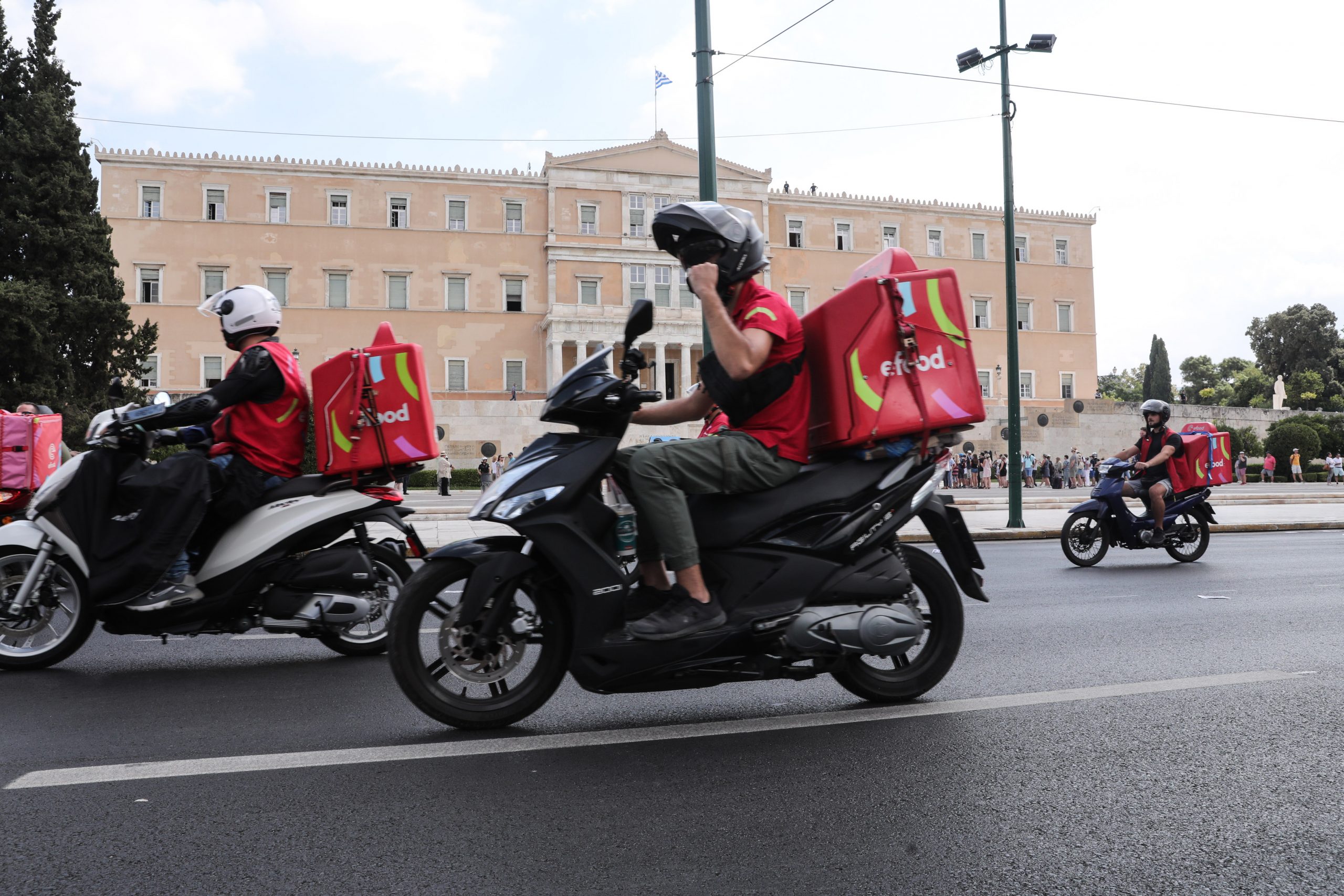 Εν αναμονή απόφασης για απαγόρευση διανομής με μηχανάκι