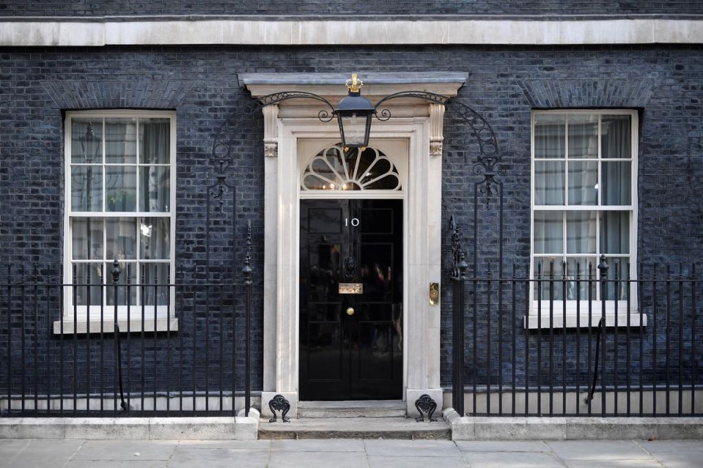 Βρετανοί: Απηύδησαν να πληρώνουν αποτυχημένους πρωθυπουργούς