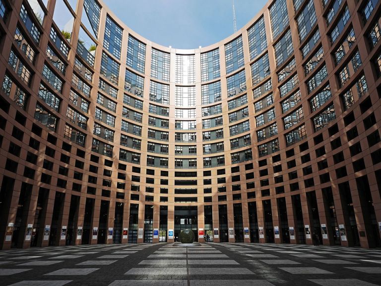 ΕΛΚ: Ζητά από την Κομισιόν την ένταξη της Ελβετίας στη μαύρη λίστα της Ε.Ε. μετά το σάλο των στοιχείων της Credit Suisse