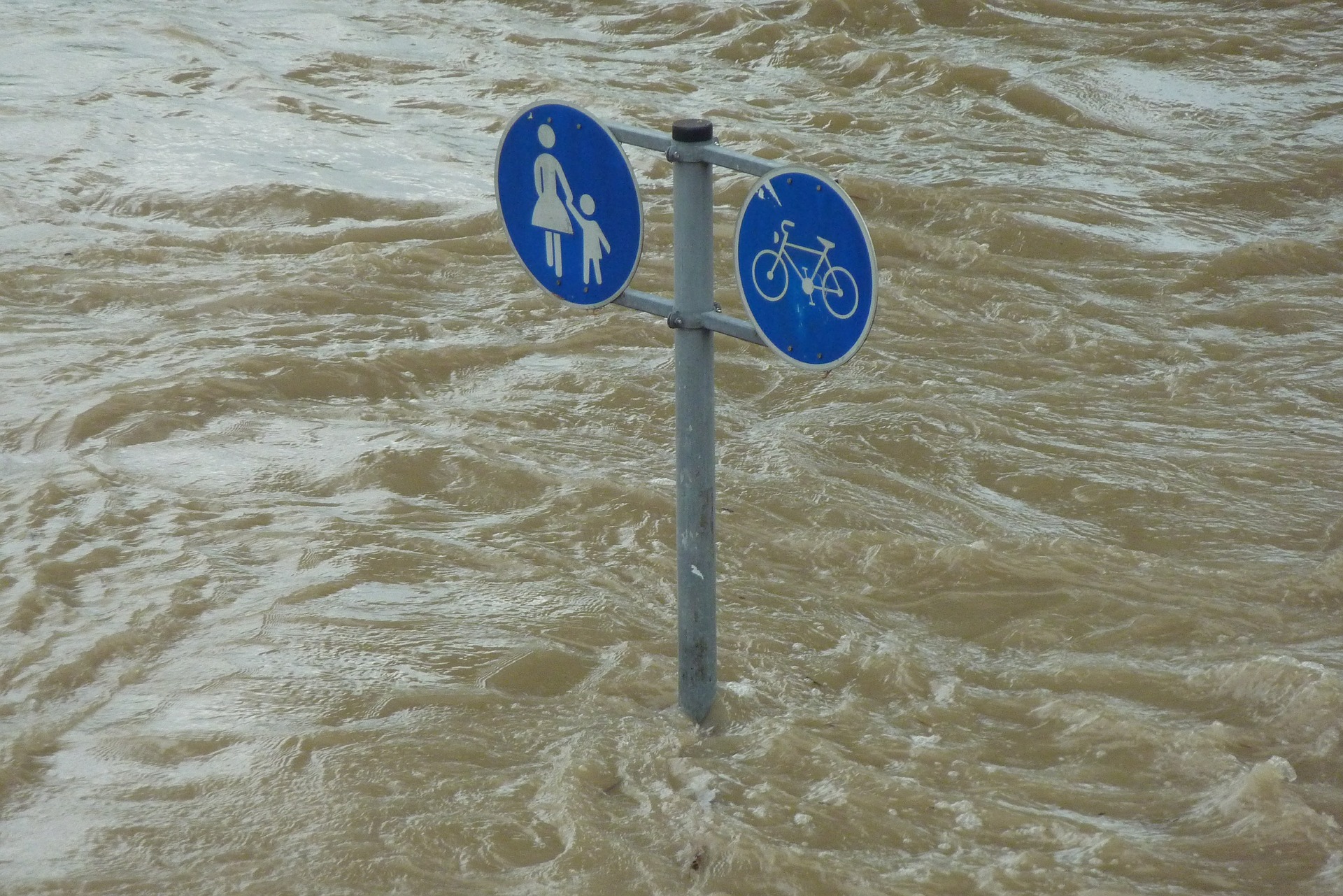 Swiss Re: Στα ύψη το κόστος των ασφαλιστικών για τις πλημμύρες