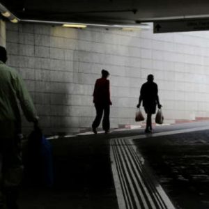 Ευρωβαρόμετρο: Η ακρίβεια γεννά δυσαρέσκεια έναντι κυβέρνησης και ΕΕ
