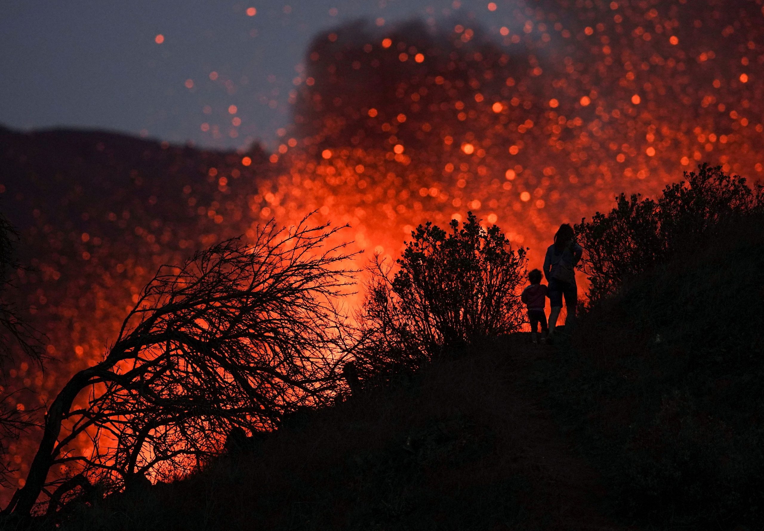 Λα Πάλμα – Συγκλονιστικές εικόνες από τις εκρήξεις του ηφαιστείου – Η μαρτυρία του Ευθύμη Λέκκα