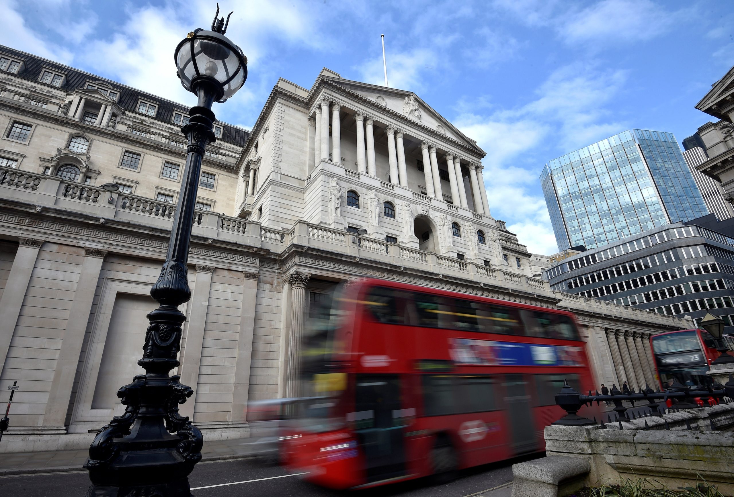 Η Τράπεζα της Αγγλίας αλλάζει ταχύτητα για την κλιματική αλλαγή 