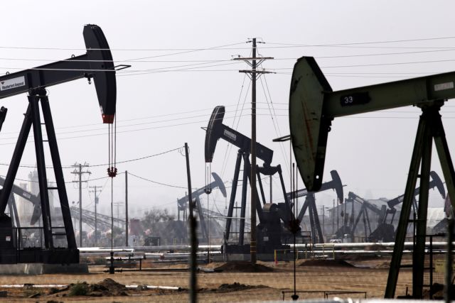 Πετρέλαιο – Υποχωρεί στα 82 δολάρια το βαρέλι