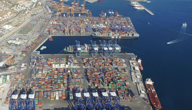 Ερυθρά Θάλασσα: Τριπλασιάστηκε το κόστος μεταφοράς container στον Πειραιά 