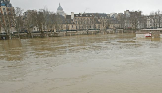 Γαλλία – 120.000 νοικοκυριά χωρίς ρεύμα μετά την καταιγίδα Ορόρ