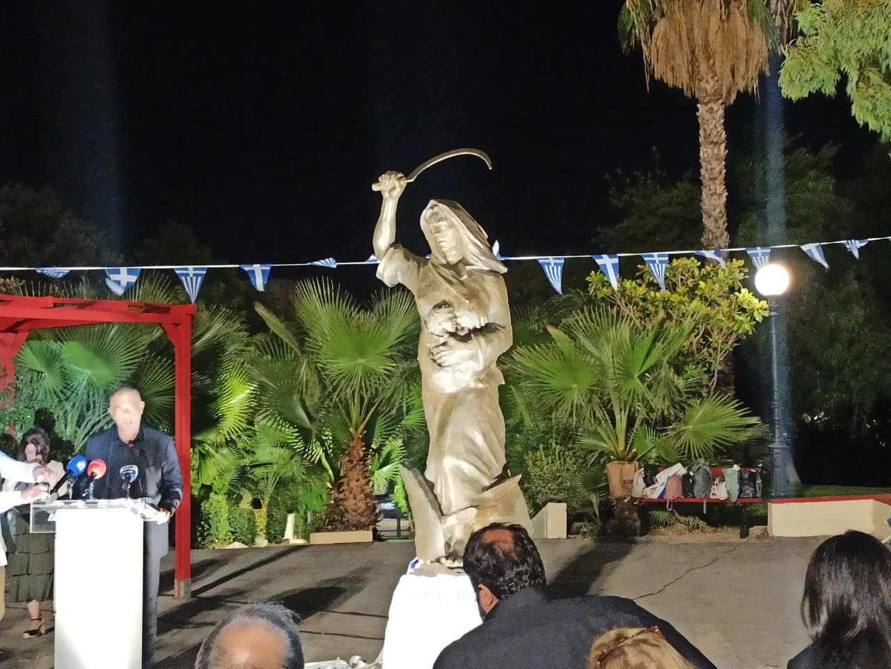Δήμος Πειραιά – Τελετή αποκαλυπτηρίων του αγάλματος της «Ηρωίδας Μανιάτισσας»
