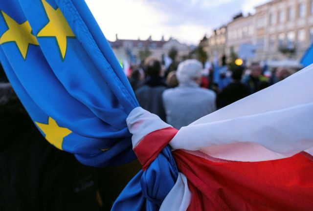 ΕΕ – Προσωρινή εκτόνωση με την Πολωνία