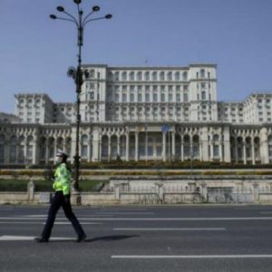 Fitch: Η πολιτική αστάθεια εμπόδιο στη μείωση του ελλείμματος της Ρουμανίας