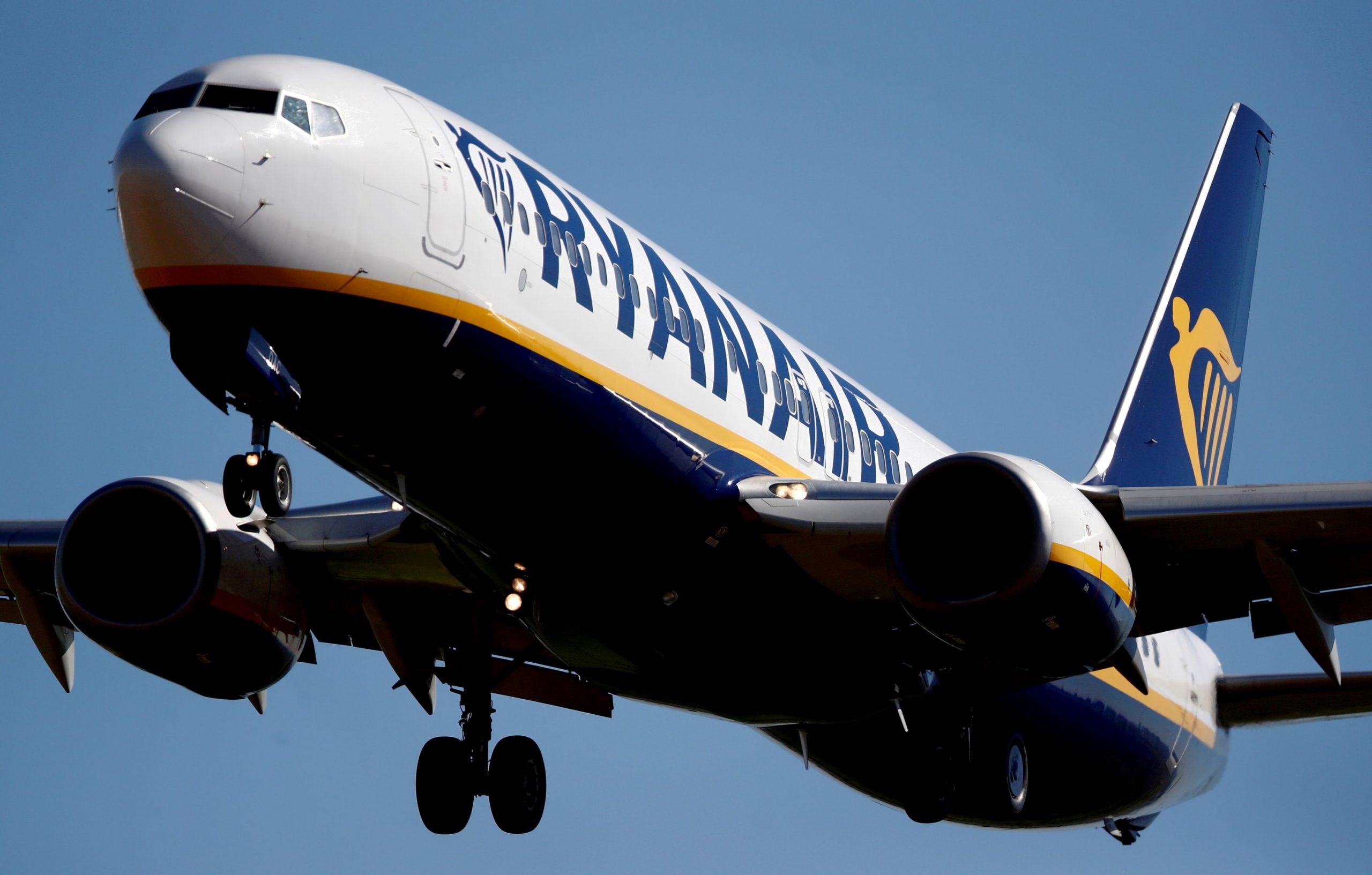 Ryanair: Υποχρεωτικό ερωτηματολόγιο για τους Νοτιοαφρικανούς επιβάτες προς Βρετανία