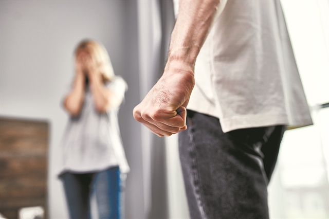 Εκτόξευση των καταγγελιών για ενδοοικογενειακή βία – Αυστηρές εντολές στην ΕΛ.ΑΣ