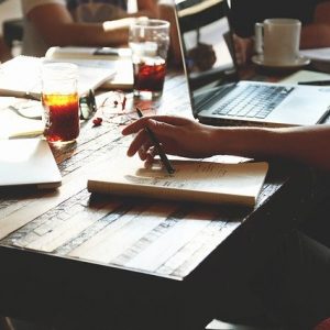 IWG: Το υβριδικό μοντέλο εργασίας και ο πόλεμος των ταλέντων