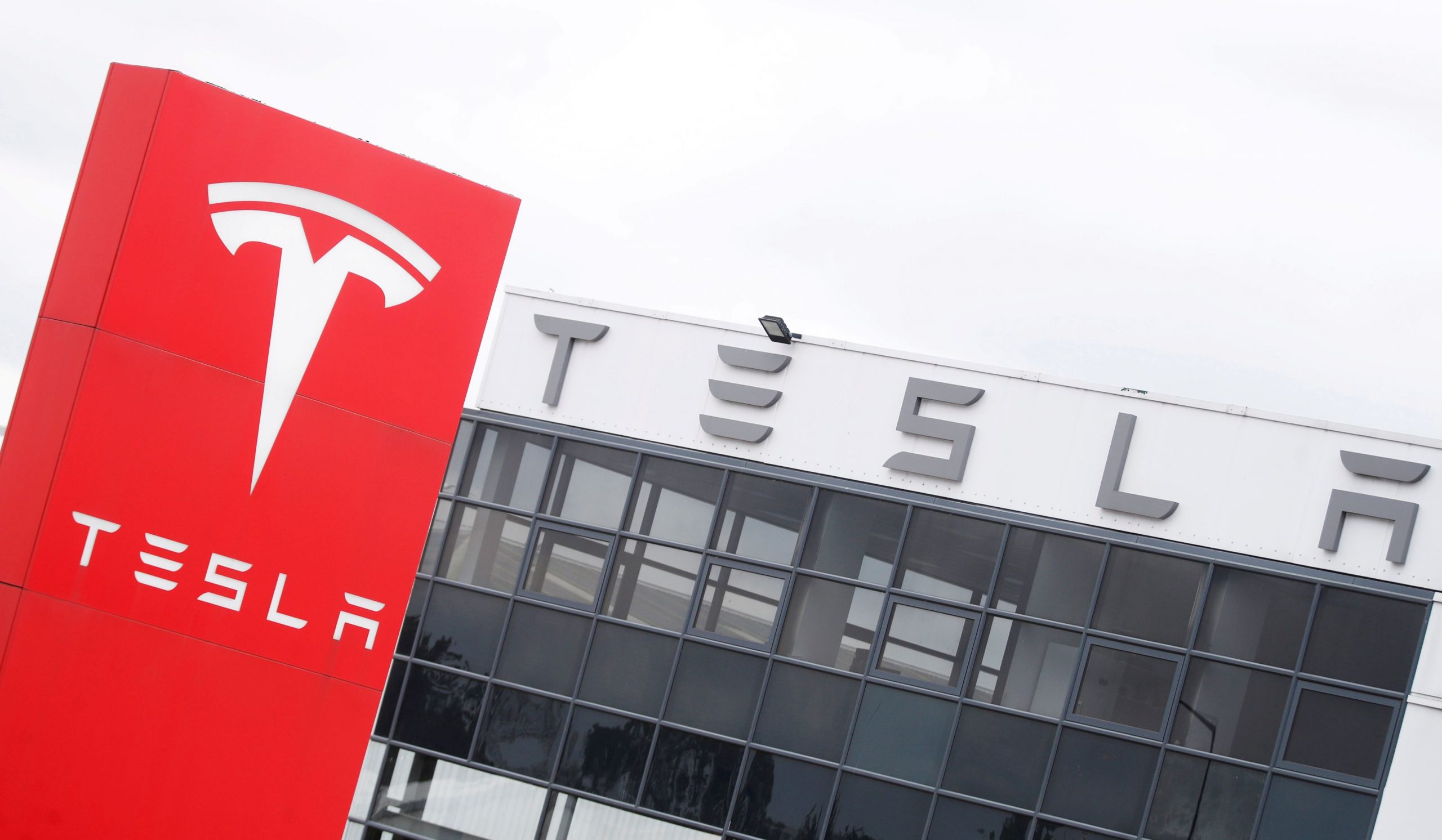 Tesla – Στην Κίνα πουλάει σχεδόν τα μισά αυτοκίνητα από όσα στις ΗΠΑ