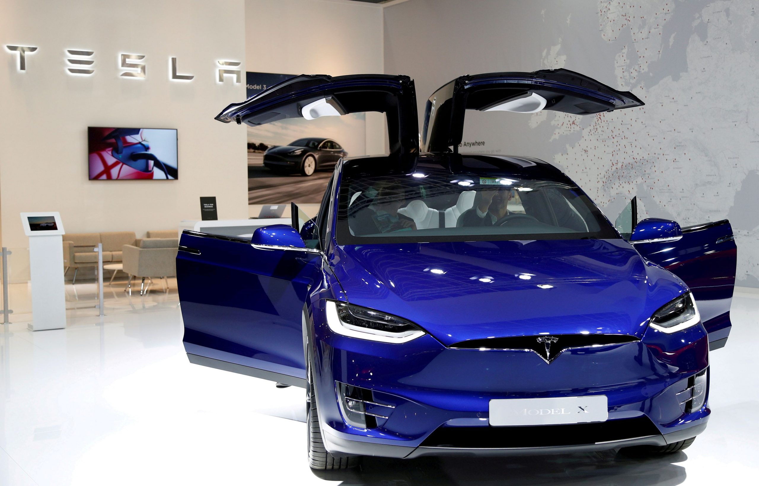 Tesla – Πέρα από κάθε προσδοκία, τα 241.000 οχήματα που παρέδωσε στο τρίμηνο