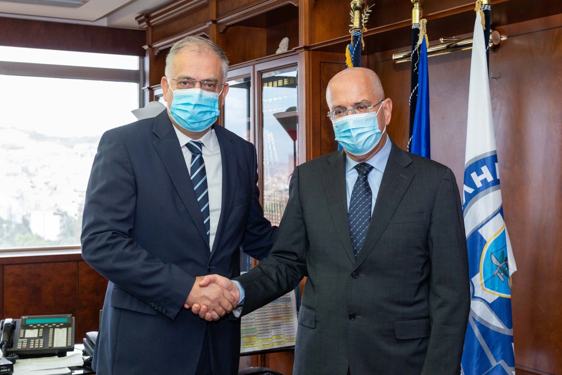 Greek public order ministers meets with Israeli ambassador
