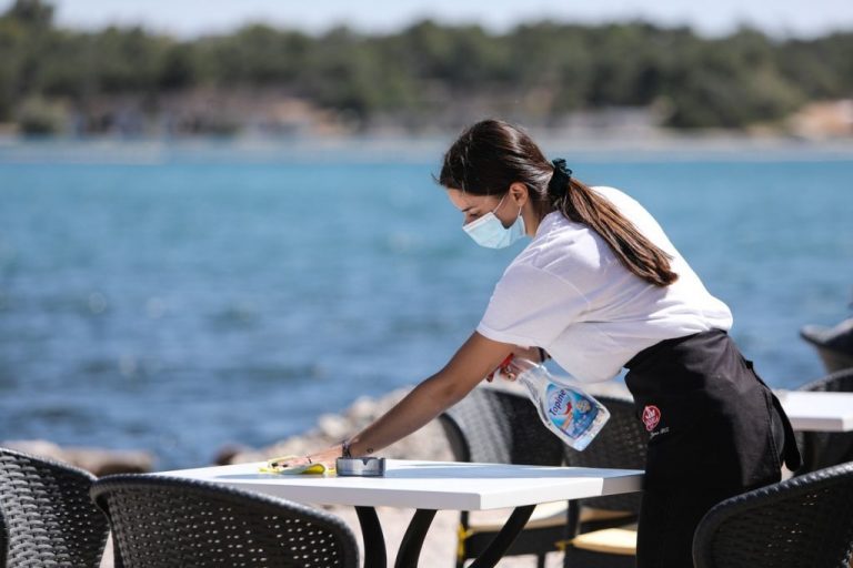 Τουρισμός - Γιατί οι γυναίκες στον τουρισμό είναι υποαμοιβόμενες -  Οικονομικός Ταχυδρόμος - ot.gr