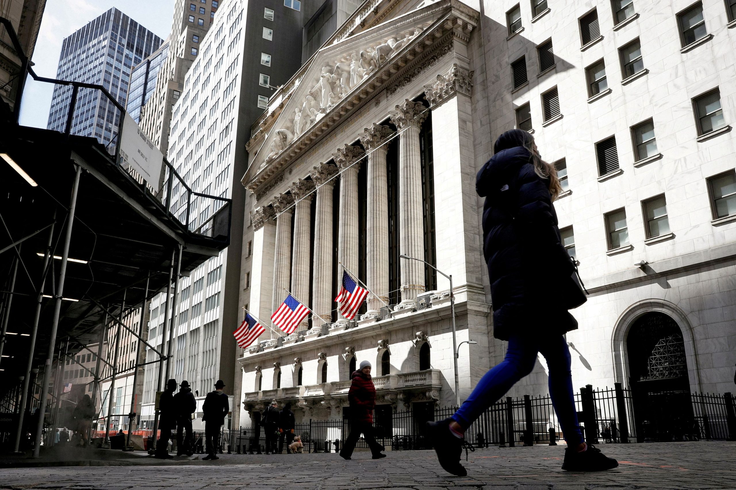 Wall Street: Σε ελεύθερη πτώση την οδήγησαν οι «αλυσίδες»