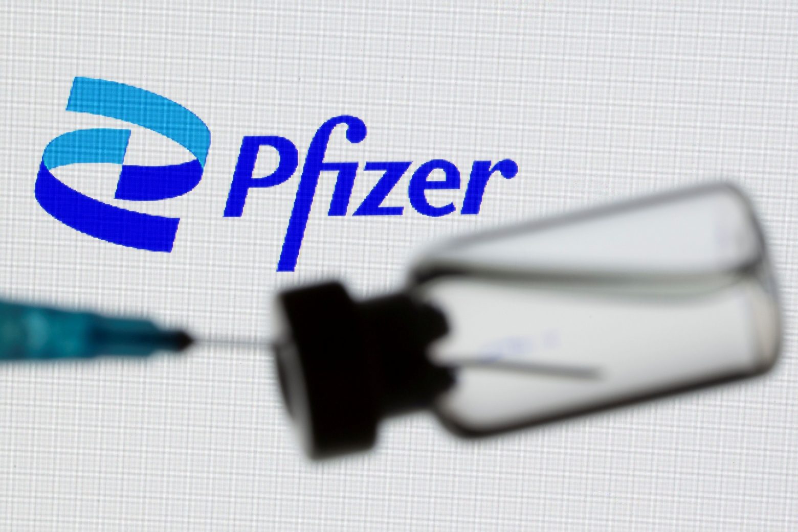 Pfizer – Η υπάλληλος που έκλεψε τα μυστικά του εμβολίου