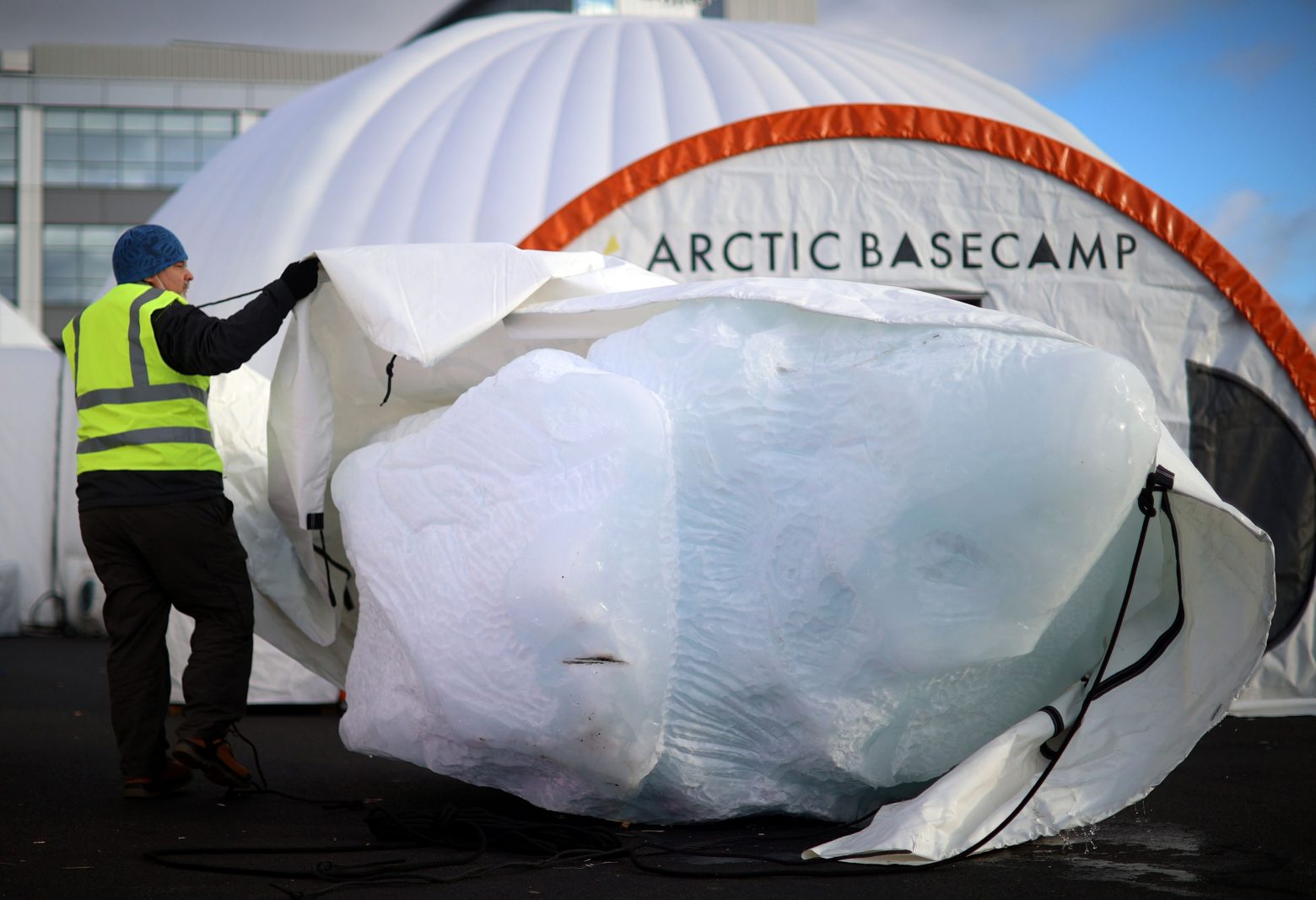 COP26 – Παγόβουνο από τη Γροιλανδία… καταθέτει την εμπειρία του για την κλιματική αλλαγή