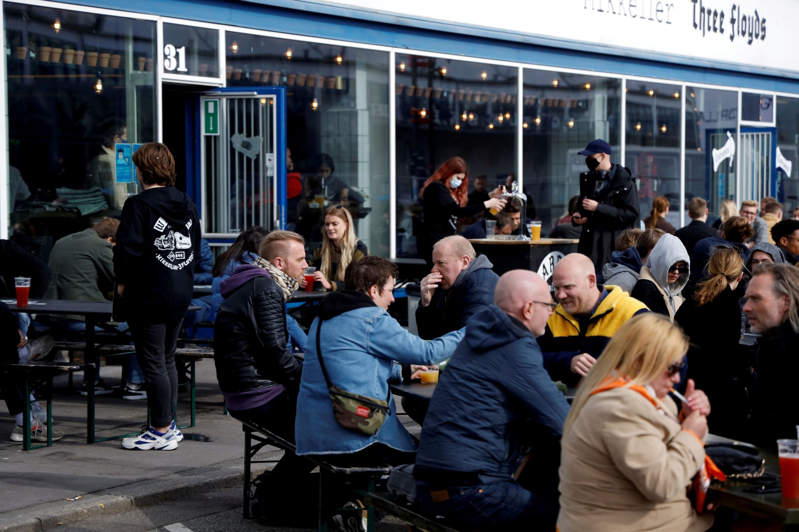 Δανία – Επιστρέφουν τα «πάσο κορωνοϊού» για είσοδο σε μπαρ και εστιατόρια