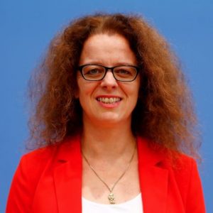 Σνάμπελ: Πρόωρη αποχώρηση για μια θέση στο ΔΝΤ;