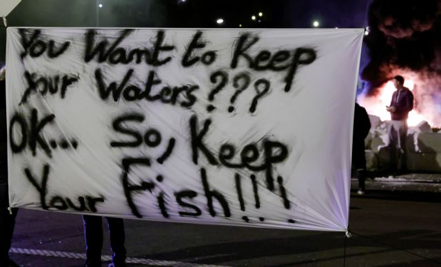 Βρετανία-Γαλλία – Καμία πλευρά δεν κάνει πίσω στη διαμάχη για τα δικαιώματα αλιείας στη Μάγχη