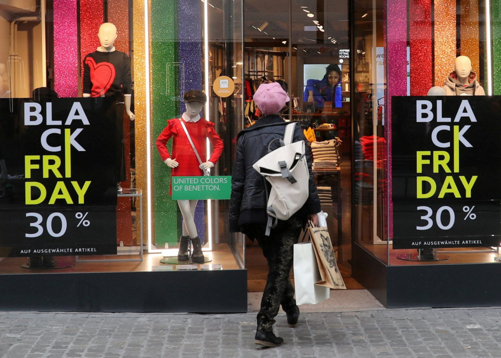Sitecore Survey – More than half of Greeks plan to shop on Black Friday