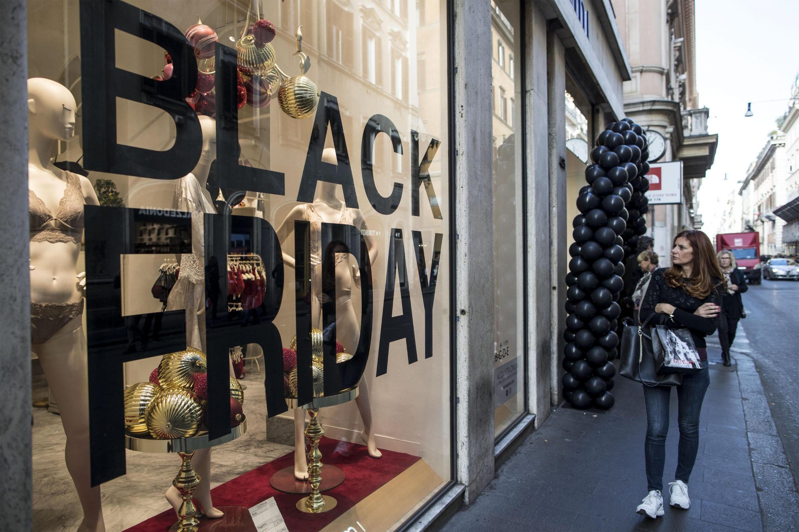 Black Friday: Επί ποδός τα εμπορικά καταστήματα