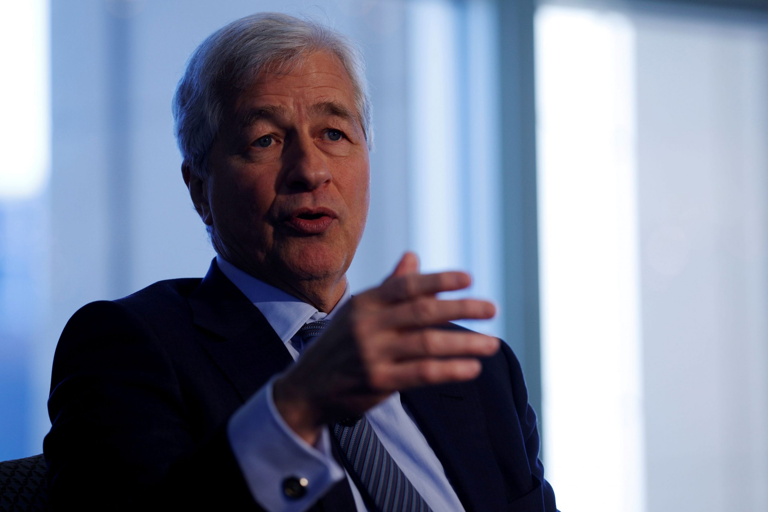 JP Morgan – O CEO στοιχημάτισε ότι η τράπεζα θα αντέξει στο χρόνο περισσότερο από το ΚΚ Κίνας