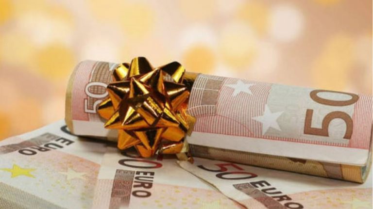 Ποιοι θα πάρουν τον «μποναμά» των Χριστουγέννων