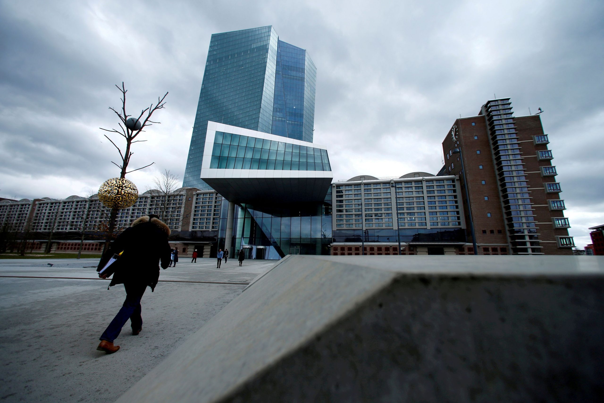 Στέλεχος της ΕΚΤ διαβλέπει κίνδυνο ο πληθωρισμός να παραμείνει αυξημένος