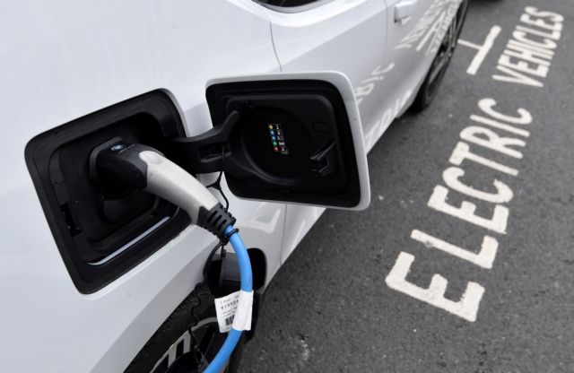 Ηλεκτροκίνηση – Οι πετρελαϊκές μπαίνουν στη φόρτιση ηλεκτρικών αυτοκινήτων μέσω των βενζινάδικων