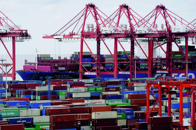 ΕΛΣΤΑΤ: Άνοδος 131,5% στο εμπορικό έλλειμμα, αυξημένες 30% οι εξαγωγές