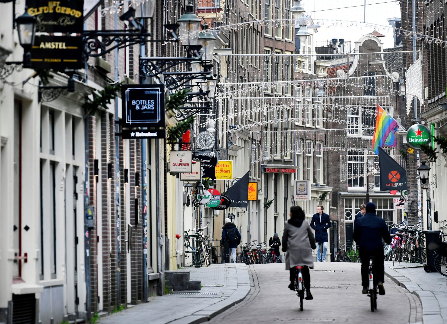 Ολλανδία – Ειδικοί συνιστούν στην κυβέρνηση να επιβάλει μερικό lockdown