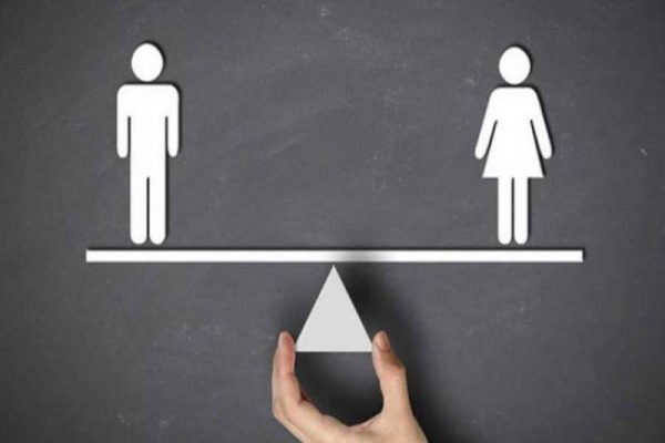 Έρχεται νομοσχέδιο για την ίση αμοιβή μεταξύ των δύο φύλων