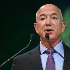 Μπέζος: Πούλησε μετοχές της Amazon αξίας 737 εκατ. δολ.