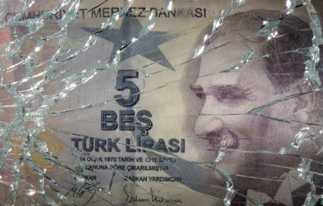 Τουρκία – Σε κάθετη πτώση η λίρα – Ανησυχία για το χρέος