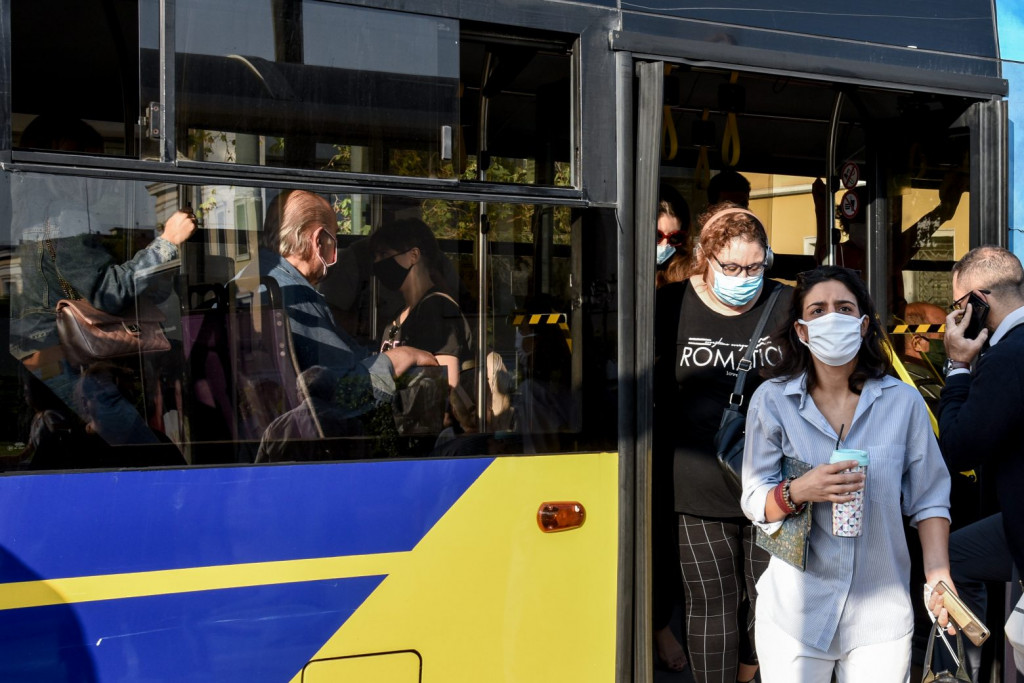 Καπραβέλος – Κλείστε σχολεία, είσοδος στα ΜΜΜ με rapid test