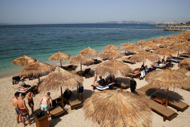 Χατζηδάκης: Έρχονται πρωτόκολλα απομάκρυνσης επιχειρήσεων από παραλίες