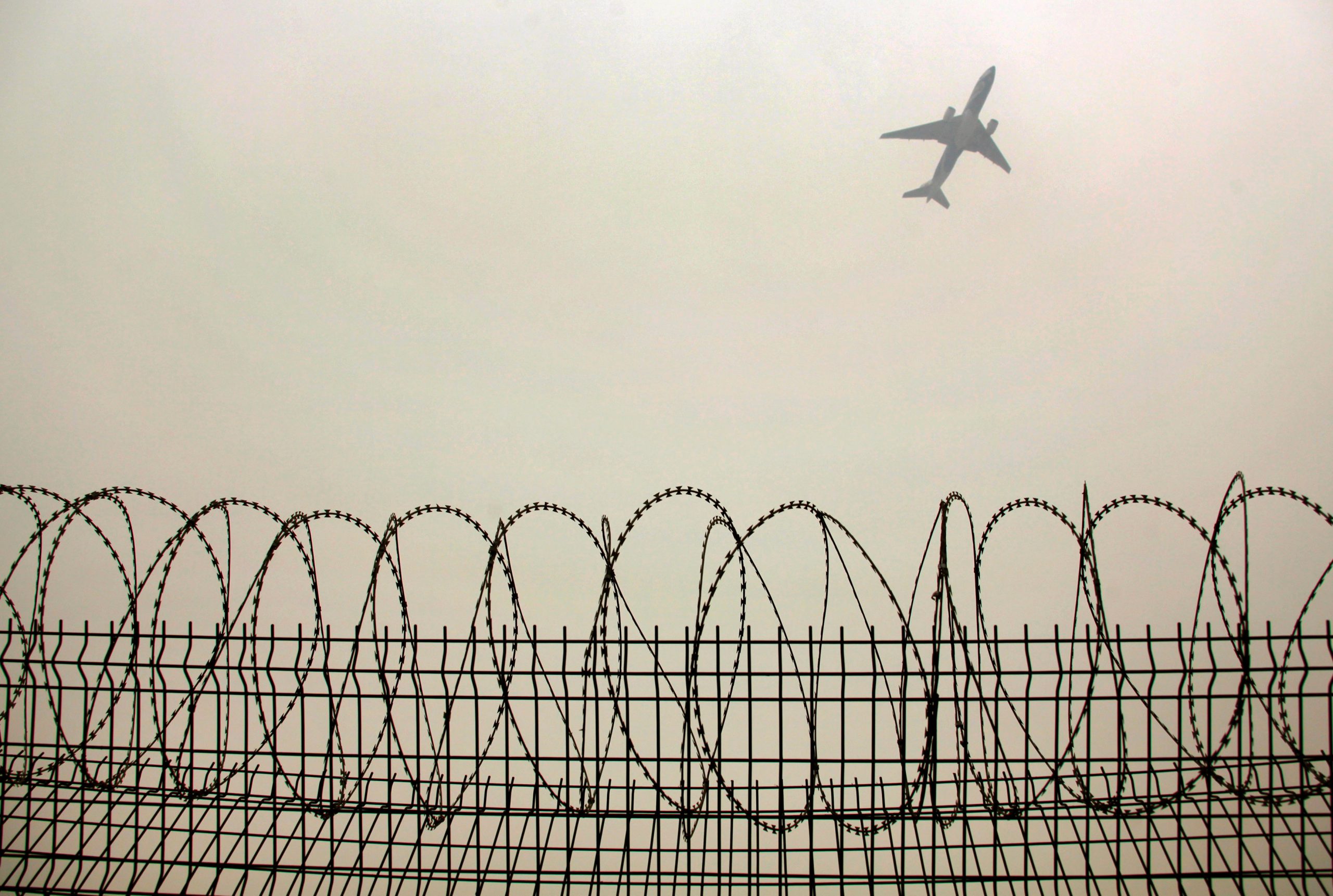 Πεκίνο-κορωνοϊός – Ακυρώθηκαν οι μισές πτήσεις, σκληραίνουν τα περιοριστικά μέτρα