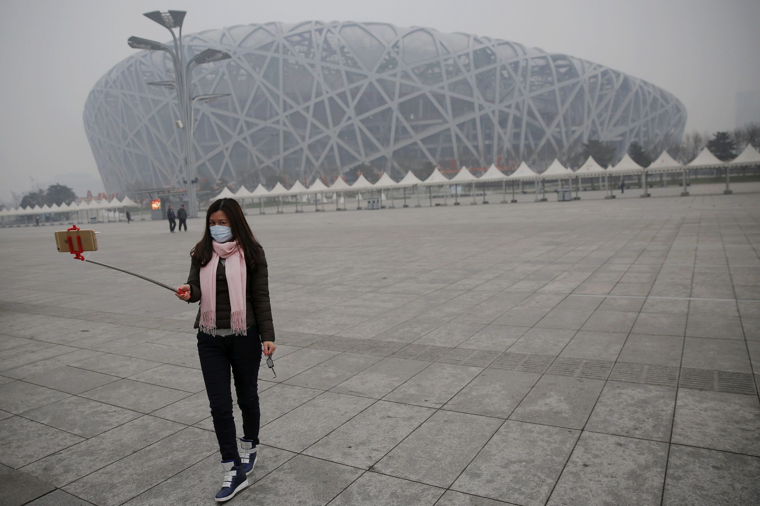 Κίνα – Εν μέσω COP26, νέφος ρύπανσης «πνίγει» το Πεκίνο