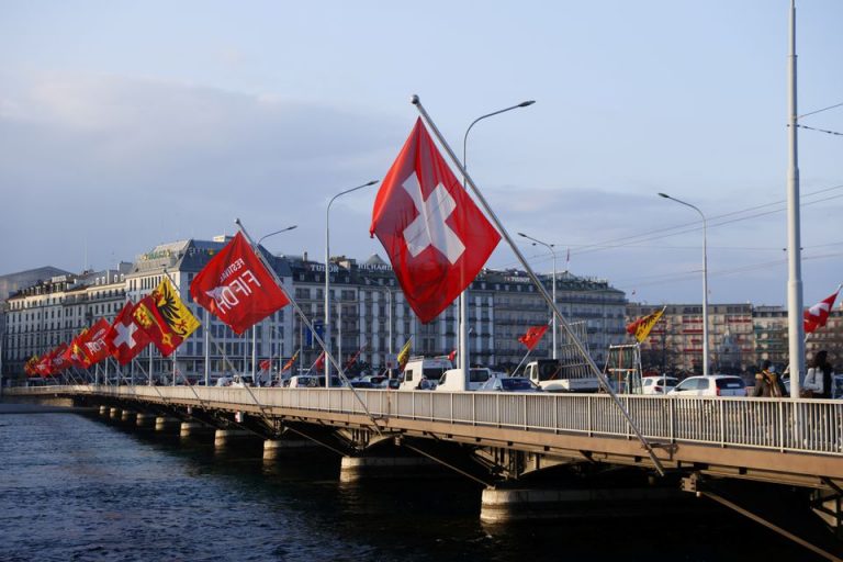 Ελβετία: Ιστορική στροφή από την ουδετερότητα – Υιοθετεί τις κυρώσεις της Δύσης
