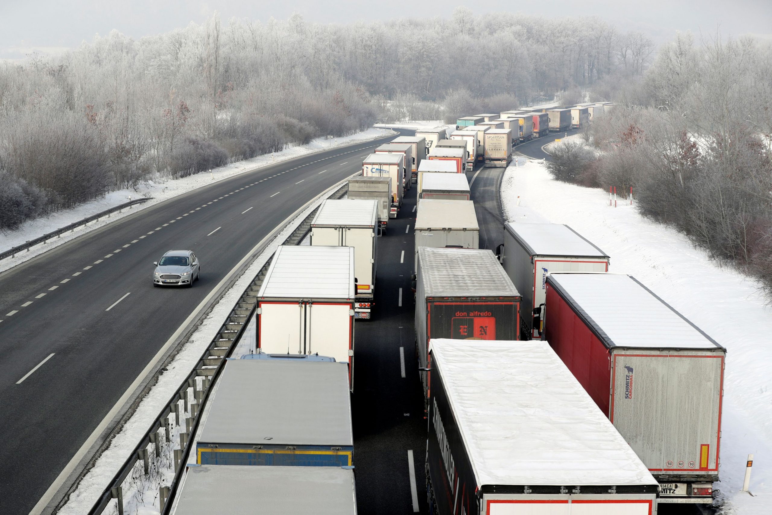 ΕΕ – Πώς επηρέασε η πανδημία τις οδικές εμπορευματικές μεταφορές το 2020